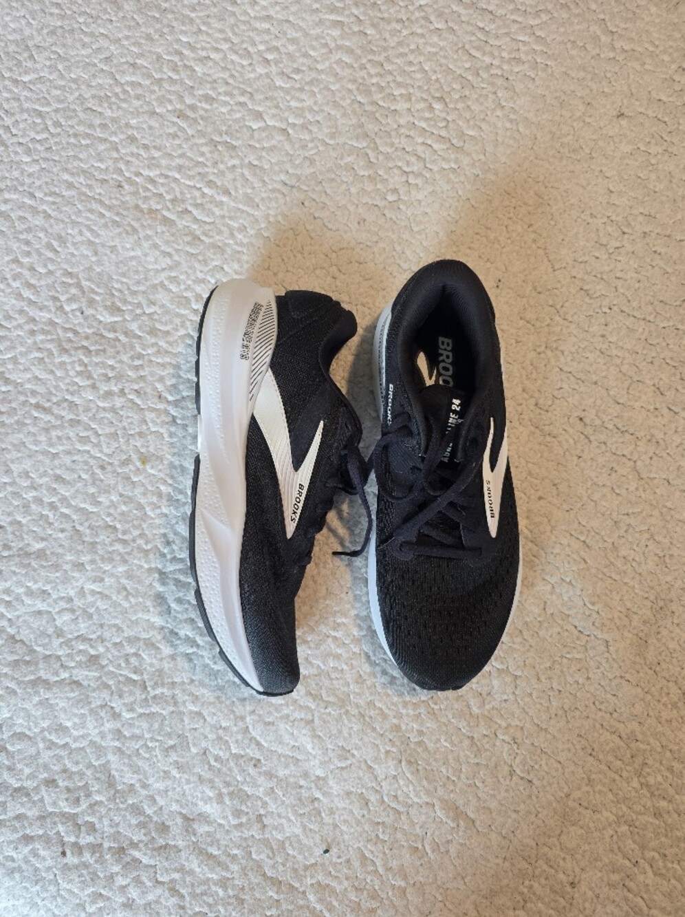 Brooks Adrenaline GTS 24 Mens 9.5 D Black White Running Shoes Sneakers 110437